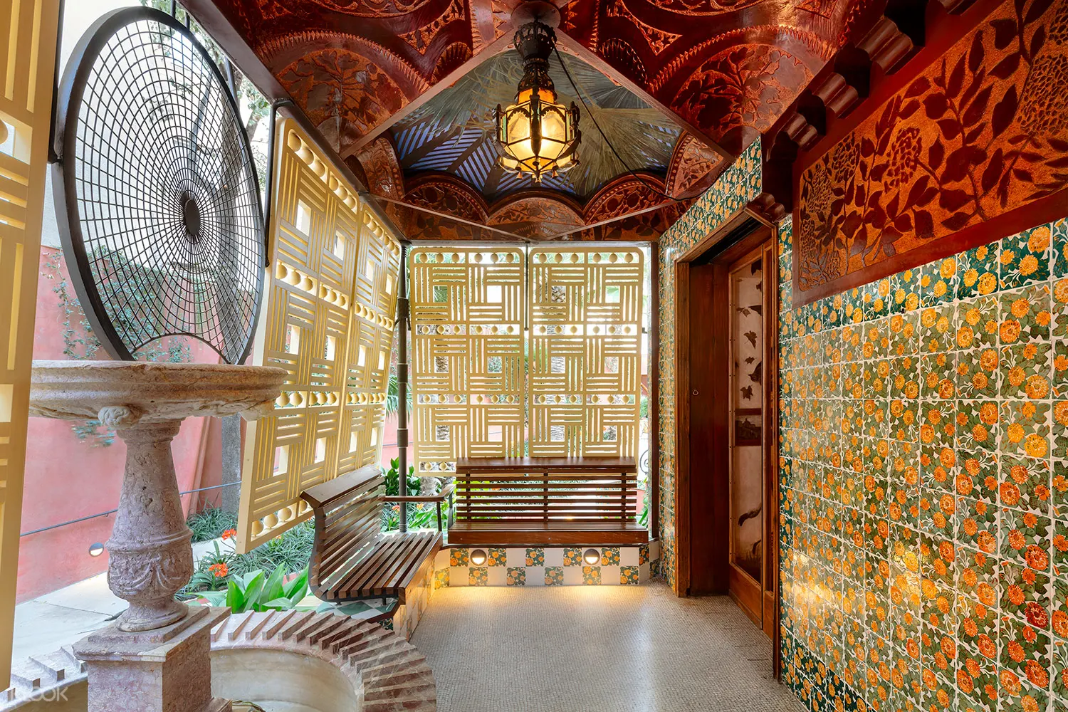 Tiket Melewati Antrian Ke Casa Vicens Di Barcelona Spanyol